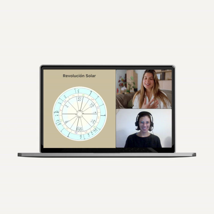 Una consulta de revolución solar en vivo por Zoom, con la carta del año en pantalla