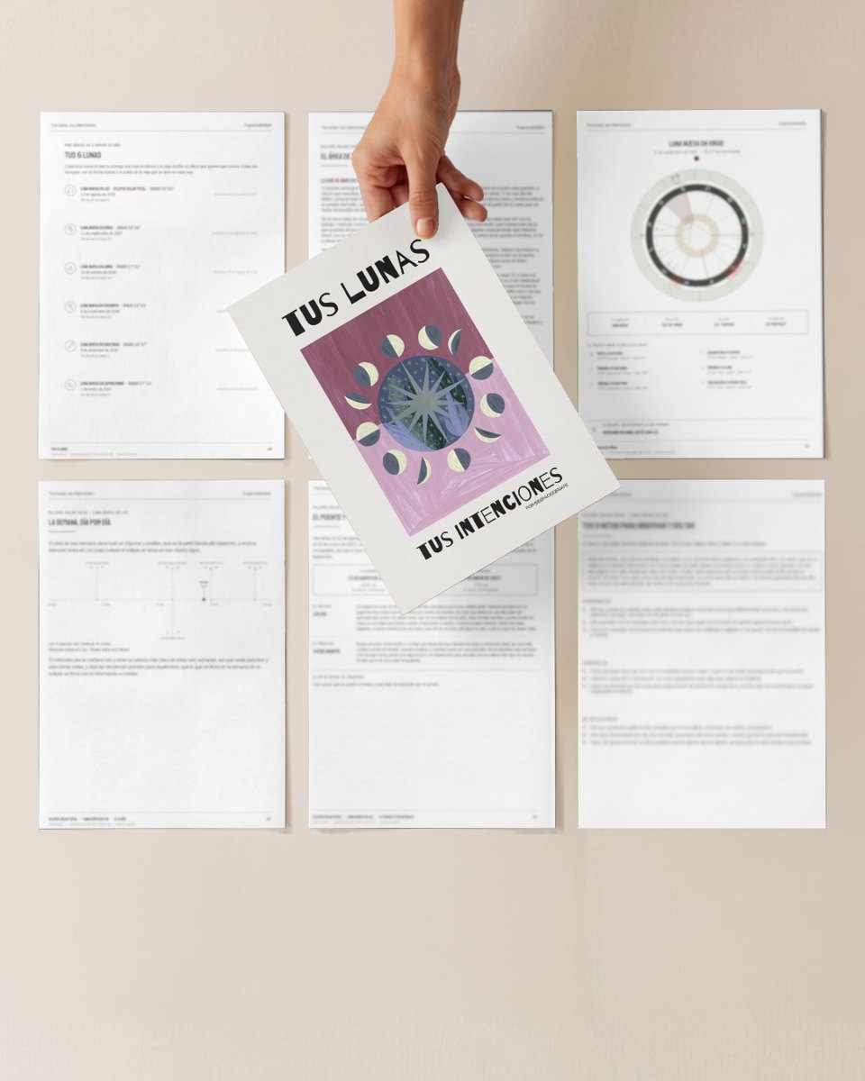 Seis páginas del cuaderno abiertas sobre la mesa, con la portada en la mano