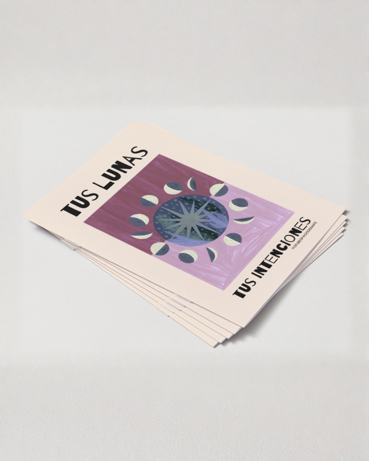Varios cuadernos impresos, uno encima de otro