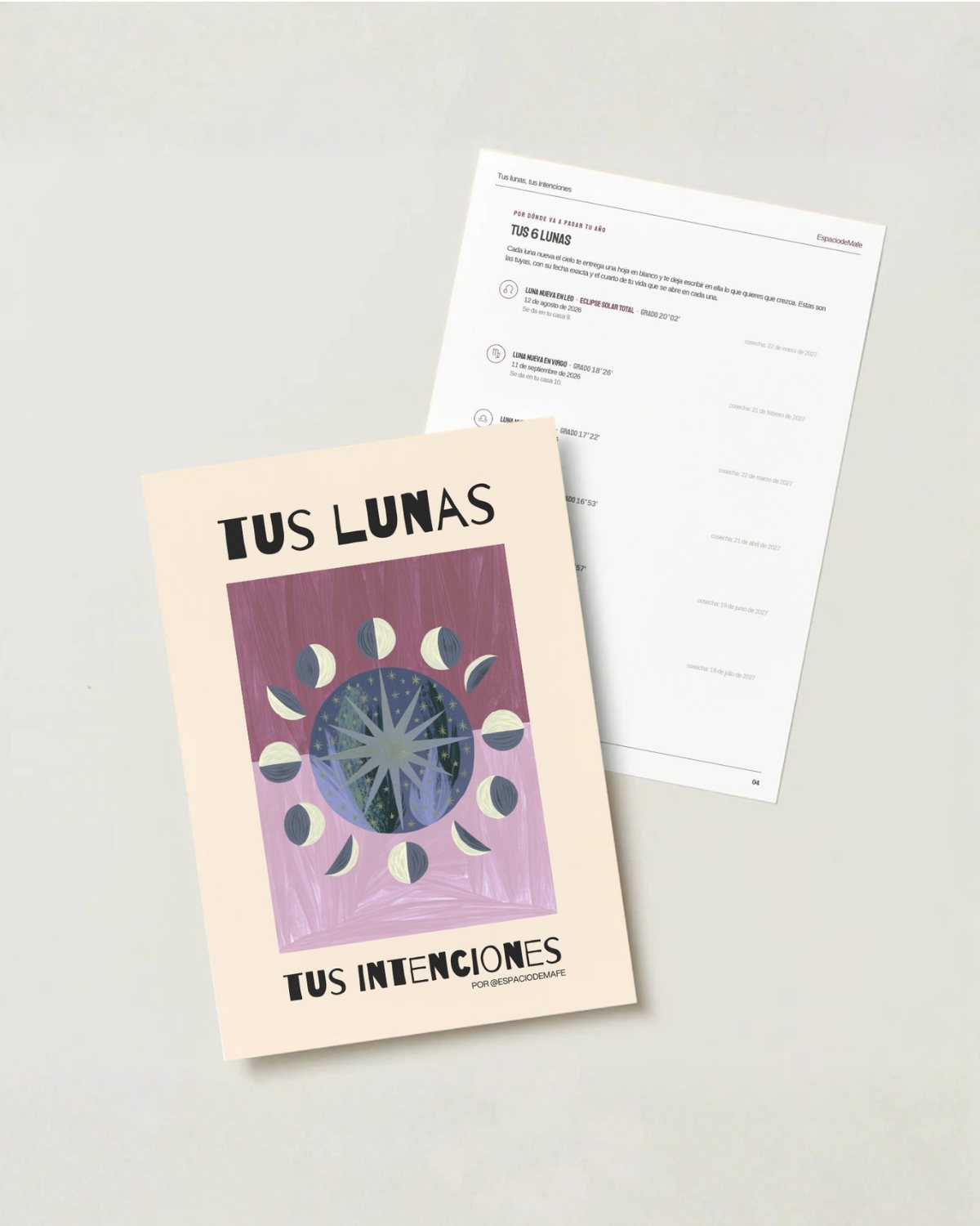 La portada junto a una hoja del cuaderno con sus seis lunas